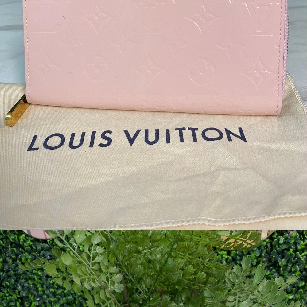 Like NEW 🔥 Pristine condition Louis Vuitton Pink Paten leather zip around Wallet - Picture 2 of 8